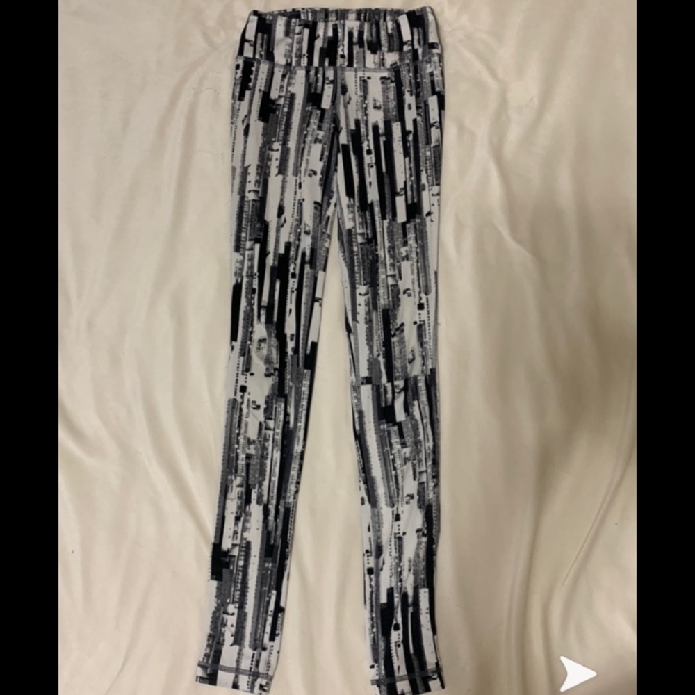 Cityscape patterned leggings